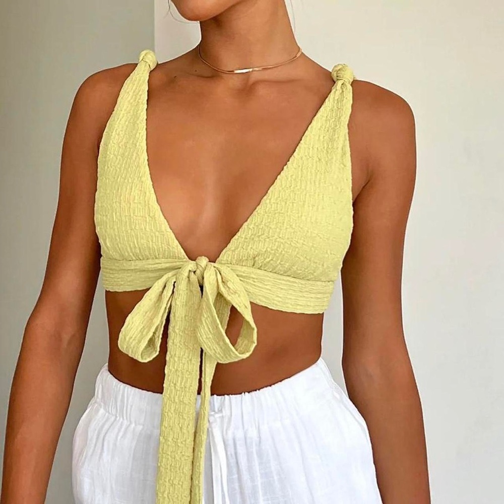 NWOT WHITEFOX falling into you tie top